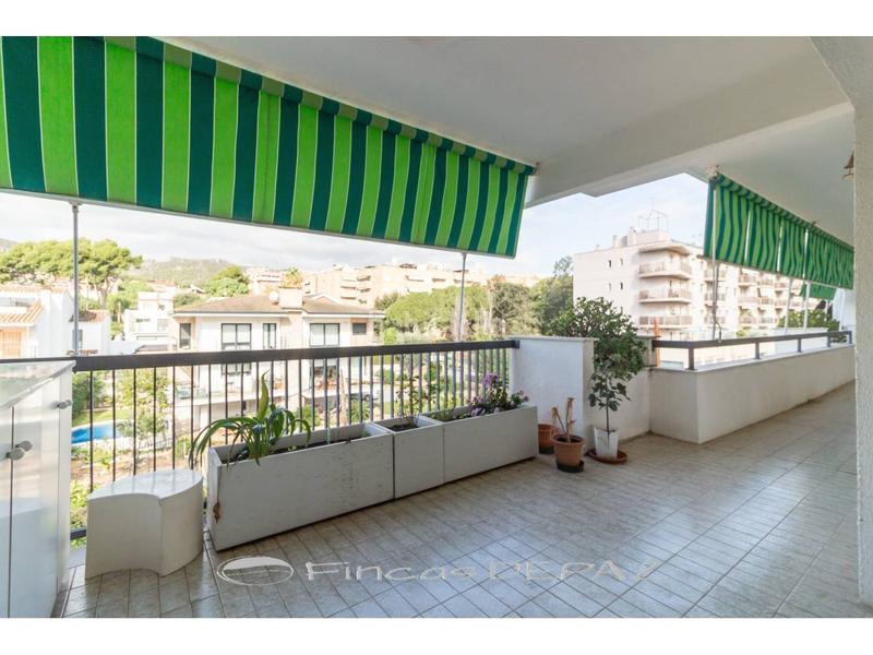 Foto d81db89c-0bbc-453e-8d93-b57e51b319a2. Attico con riscaldamento parcheggio piscina in Montmar Castelldefels