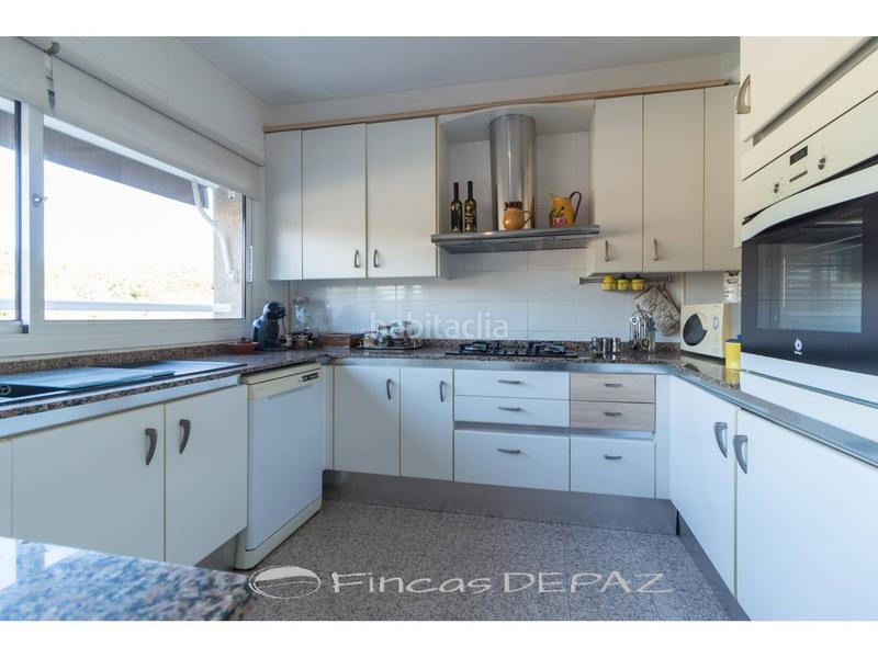 Foto f257a222-ff46-43c7-a9c4-7df3fb2d7778. Casa adossada amb calefacció aparcament a Can Bou Castelldefels