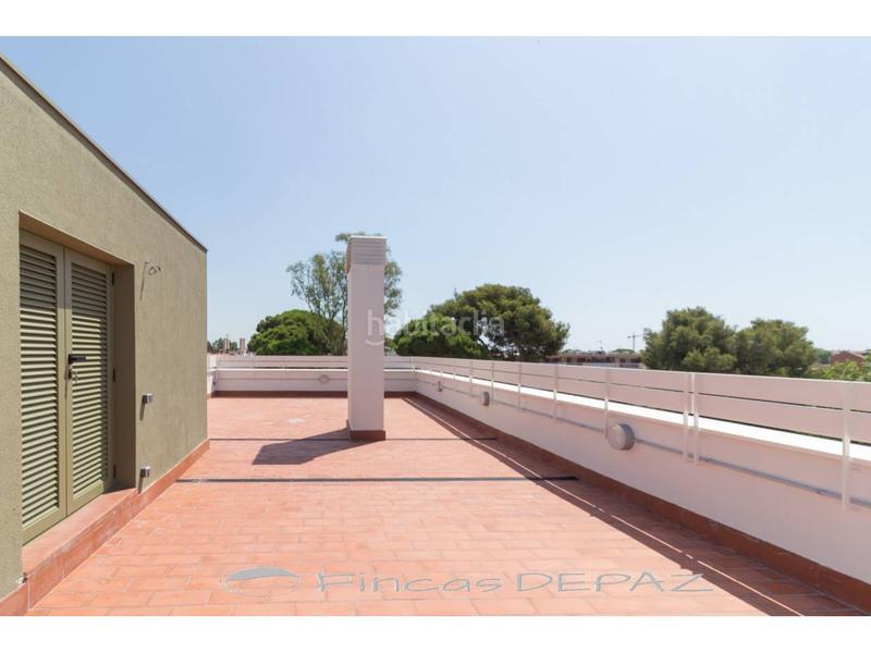 Foto 57cf57ea-4587-4a56-a121-7e661a92474d. Rent penthouse in marina 226 in Baixador Castelldefels