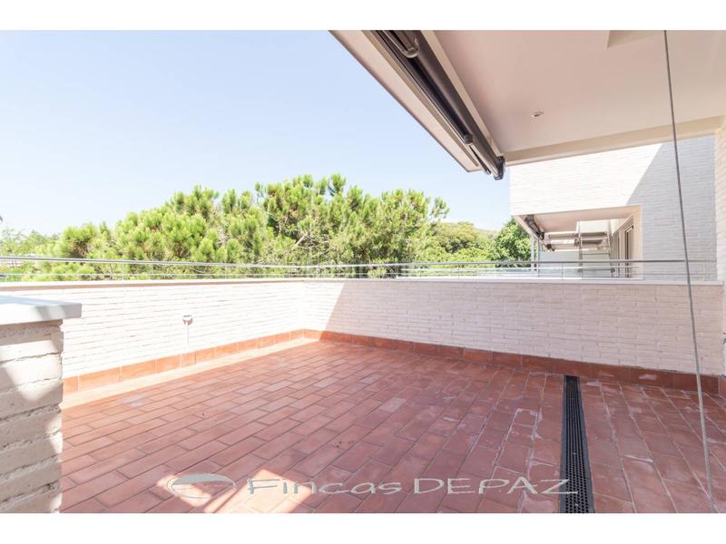 Foto e6d7625e-3db5-44cd-890c-af19c2743f94. Rent penthouse in marina 226 in Baixador Castelldefels