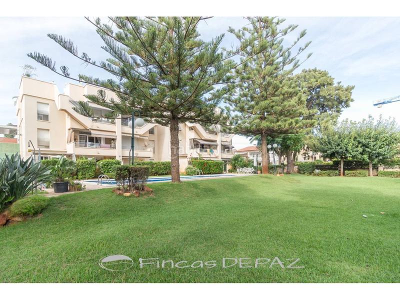 Foto 09766136-d727-4eef-a062-db33be94bd42. Apartamento ático con terraza playa en Lluminetes Castelldefels