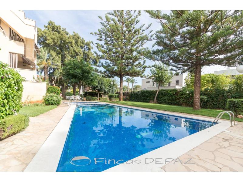 Foto 22a6ec32-d0ea-49f4-a28c-e9ab6796bd42. Apartamento ático con terraza playa en Lluminetes Castelldefels