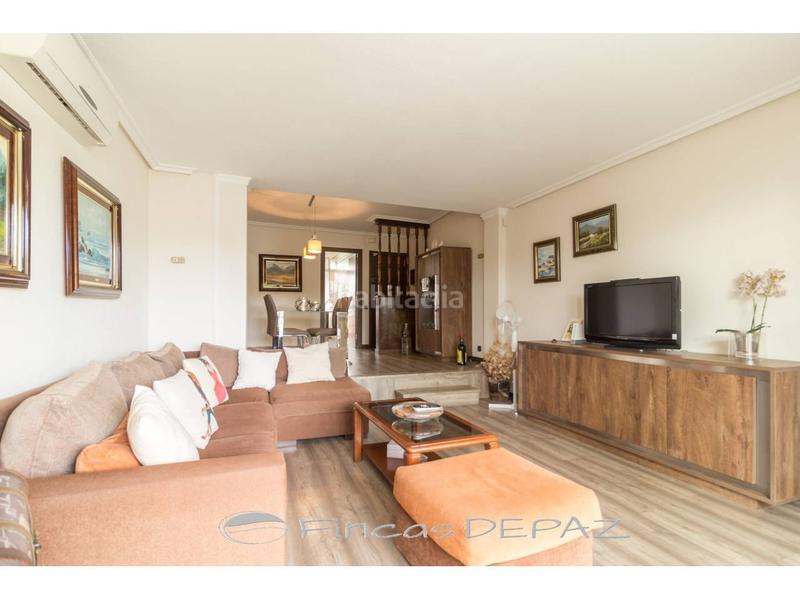 Foto d127a1b4-bf6a-4fd8-9178-896112bf383a. Apartamento ático con terraza playa en Lluminetes Castelldefels