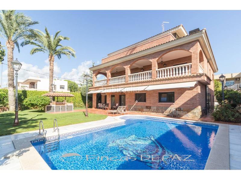 Foto 8417d749-b263-4fa9-af12-047e6a387c21. Chalet mit heizung parking pool in Lluminetes Castelldefels