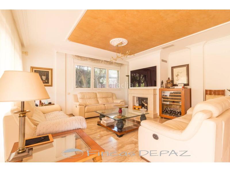 Foto 84aaa9b5-cf31-4ce8-880a-069eaed91635. Chalet mit heizung parking pool in Lluminetes Castelldefels