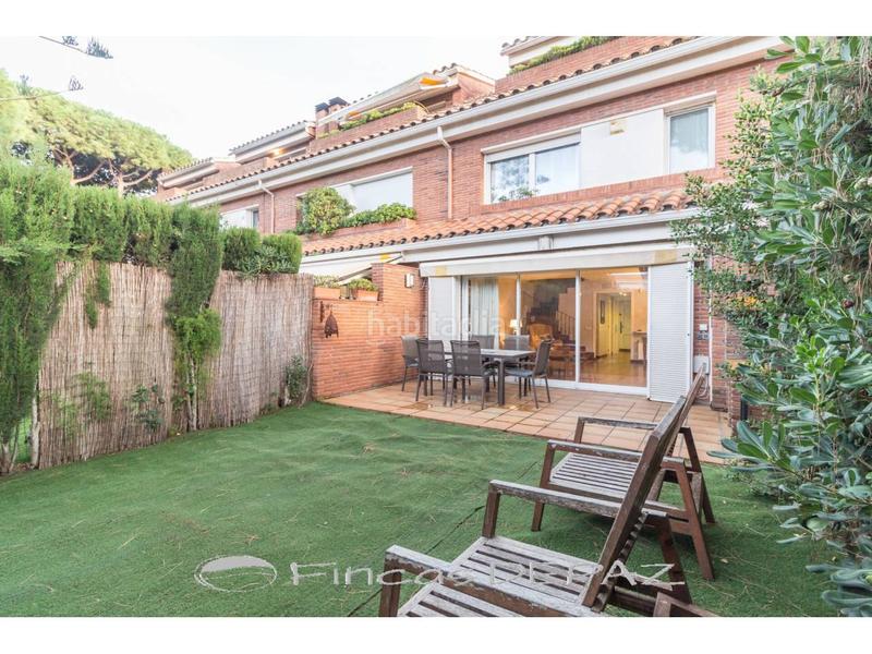 Foto 5c56d30b-5a0b-45fa-90b7-dbd1d898505c. Casa adossada amb calefacció aparcament piscina a Gavà