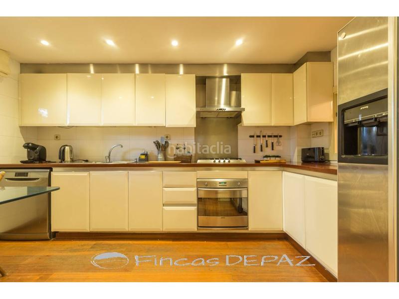 Foto b2809d60-0557-4bcb-afaa-1572639e4217. Casa adossada amb calefacció aparcament piscina a Gavà