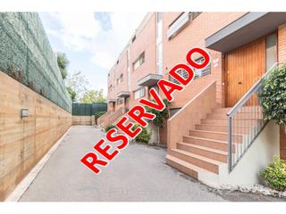 Casa adosada en Torrent Ballester. Chalet adosado en la roureda