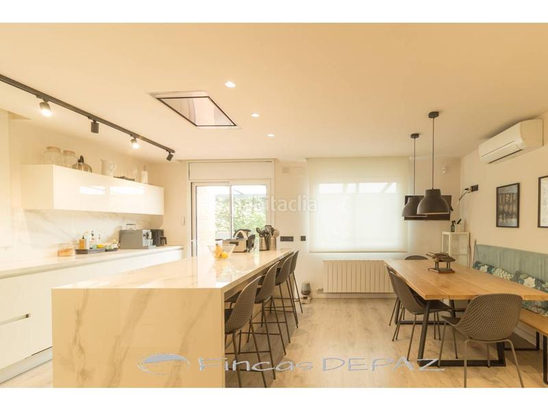 Foto 3e7d982d-5b6b-4445-bfc9-b0e49fa1de13. Chalet con riscaldamento parcheggio piscina in Montmar Castelldefels