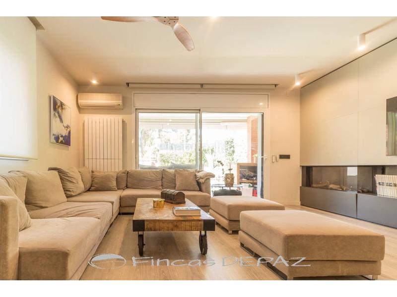 Foto c0ff3fae-4bd5-40f8-afa7-880f4c5b6335. Chalet con riscaldamento parcheggio piscina in Montmar Castelldefels
