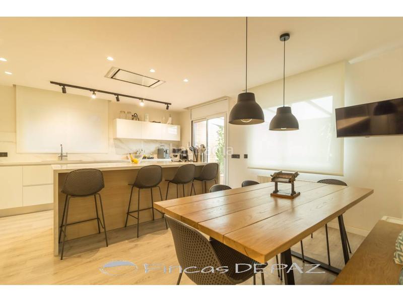 Foto eaef8fb5-c999-47f4-9b0a-8d1cd8391710. Chalet con riscaldamento parcheggio piscina in Montmar Castelldefels