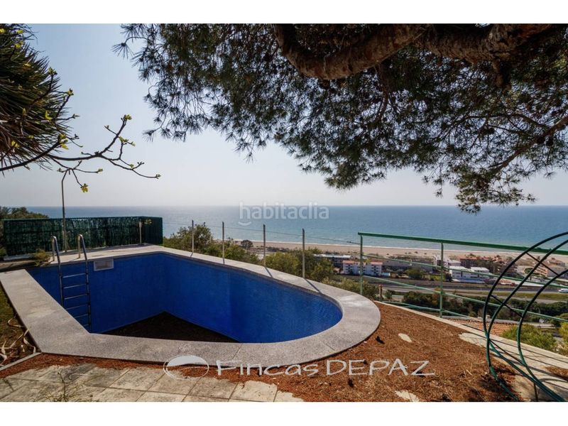 Foto e60e5b13-e8bf-4725-b3cf-87f39e7943ea. Xalet amb aparcament piscina a les botigues de Sitges Sitges