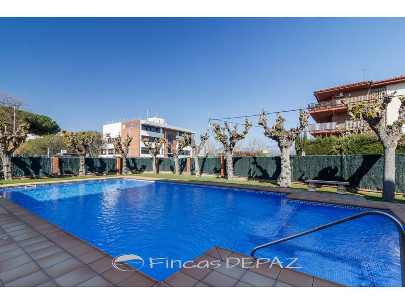 Foto 8c7fafe4-07f7-4585-bba1-db175977d09c. Apartament amb calefacció aparcament piscina a Gava Mar Gavà