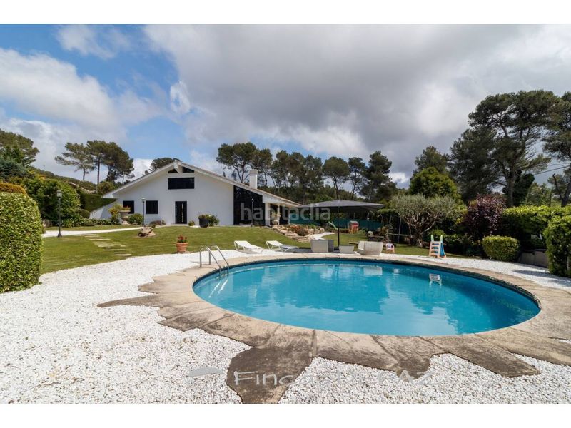 Foto 30455ba9-7236-4595-90d1-73b2c1fe008e. Casa amb calefacció aparcament piscina a Begues