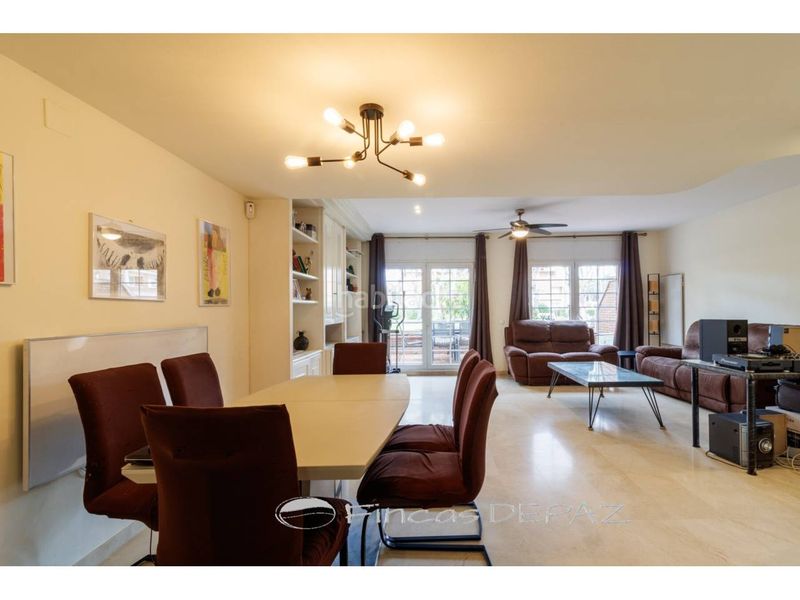 Foto cb938d8f-dd33-425b-908d-be6495b0c36a. Casa adossada amb calefacció aparcament piscina a Gavà