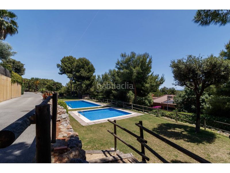 Foto 00acc188-4932-4b2b-87f2-77ecd34049fd. Xalet amb calefacció aparcament piscina a Can Roca Castelldefels