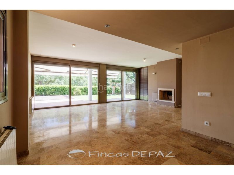 Foto 1d18c3dd-e5cd-44c1-863b-b35694c00aae. Xalet amb calefacció aparcament piscina a Can Roca Castelldefels