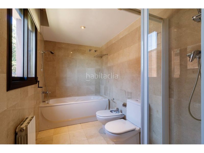 Foto db1786b8-4610-4e5c-a479-e51bbb3df893. Xalet amb calefacció aparcament piscina a Can Roca Castelldefels