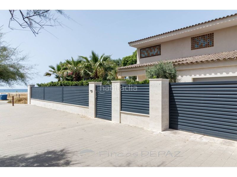 Foto 05b317d8-9feb-4573-a65d-25a447cba6b6. Casa amb calefacció aparcament piscina a Baixador Castelldefels