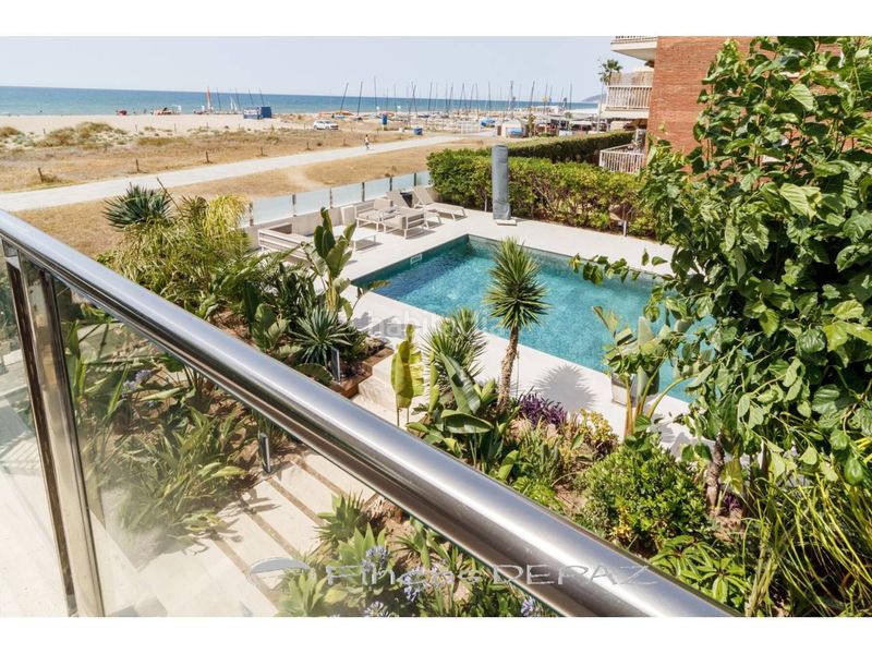 Foto 42373814-21b7-496f-8e82-ef55798c13a3. Casa amb calefacció aparcament piscina a Baixador Castelldefels