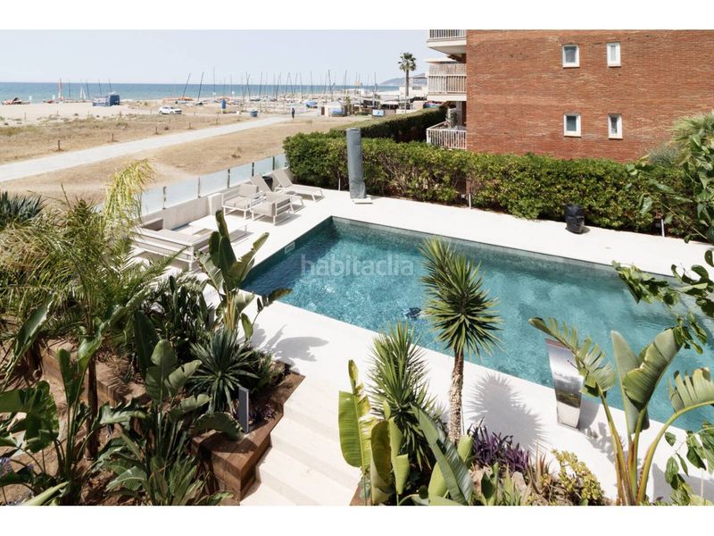 Foto 4c93dee0-6af1-4acb-b993-6f8336916106. Casa amb calefacció aparcament piscina a Baixador Castelldefels