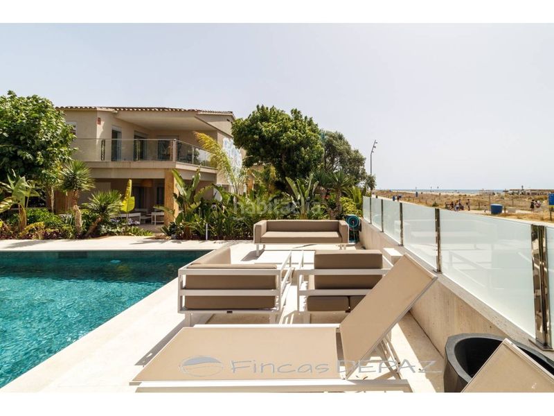 Foto 55aa6a4f-6e2b-46c5-9706-5d17e096e259. Casa amb calefacció aparcament piscina a Baixador Castelldefels