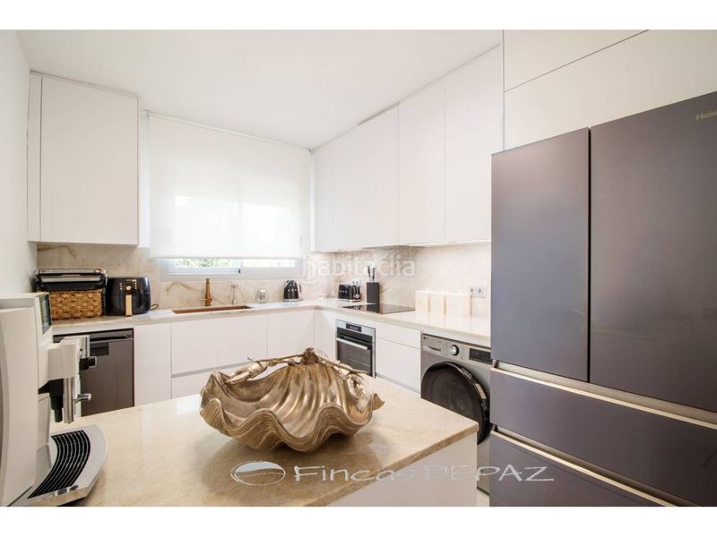 Foto 58bab6df-e9f9-40d1-ab0d-b5c1e9ba4dd7. Casa amb calefacció aparcament piscina a Baixador Castelldefels