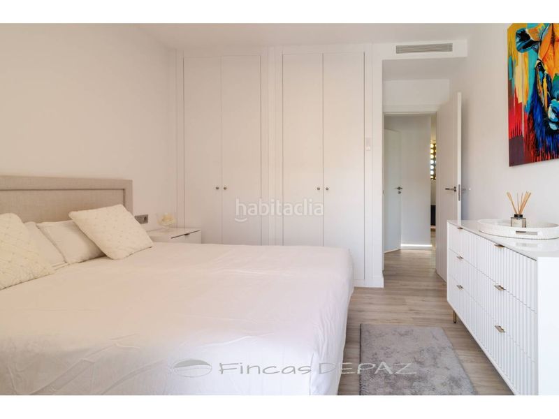Foto 68c6f833-f4f1-46e2-894e-b06e2019a612. Casa amb calefacció aparcament piscina a Baixador Castelldefels
