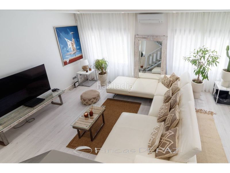 Foto b8be65fa-76d0-4ce5-9578-cf281a7fc24f. Casa amb calefacció aparcament piscina a Baixador Castelldefels