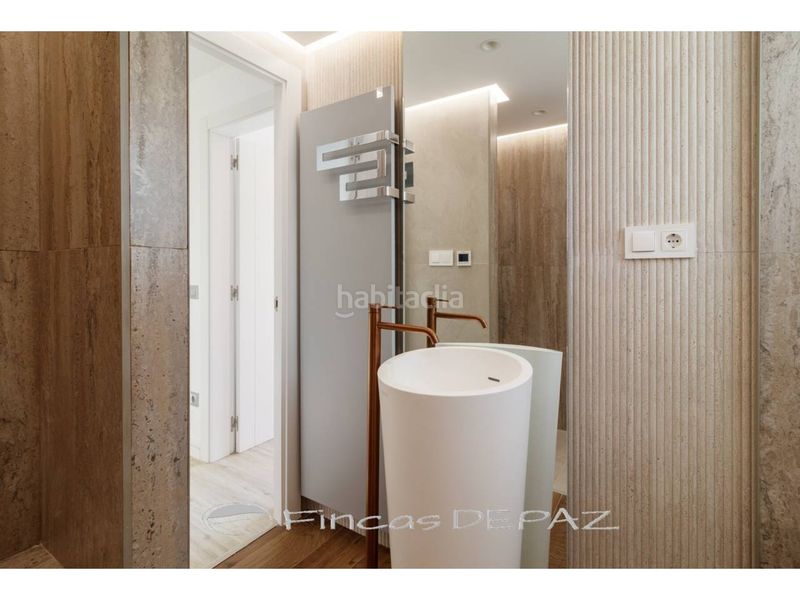 Foto c6a8f292-292b-487e-84aa-2c401b3bb4d6. Casa amb calefacció aparcament piscina a Baixador Castelldefels