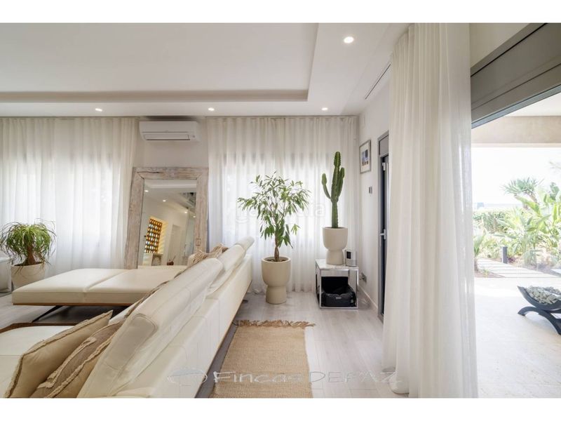 Foto d3ce8004-3ba8-4043-848b-e51300449b81. Casa amb calefacció aparcament piscina a Baixador Castelldefels