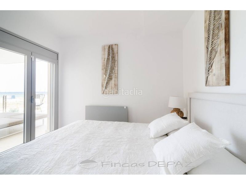Foto ea463108-7281-4b19-8544-f855c57aef6e. Casa amb calefacció aparcament piscina a Baixador Castelldefels