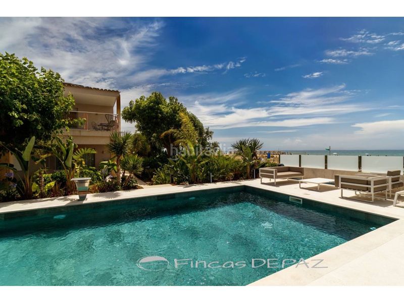 Foto f494ceaa-f4f0-4bf0-a5b5-6c3a8e12c31d. Casa amb calefacció aparcament piscina a Baixador Castelldefels