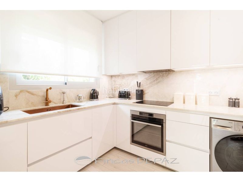 Foto f67de4e7-e922-45e0-b506-e054c741eeee. Casa amb calefacció aparcament piscina a Baixador Castelldefels
