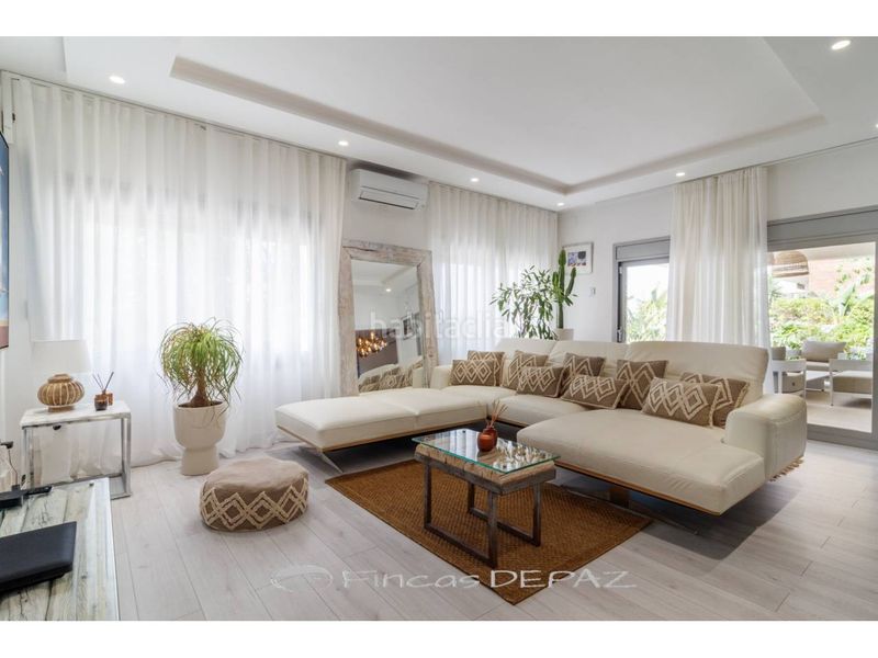 Foto fac7bb65-9866-4d17-944c-3d694a97e817. Casa amb calefacció aparcament piscina a Baixador Castelldefels