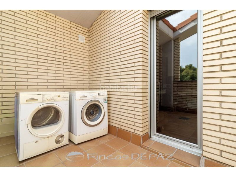 Foto 3a1c4c4a-6f5a-499c-9a83-8914387c6f59. Dúplex amb calefacció aparcament piscina a Baixador Castelldefels