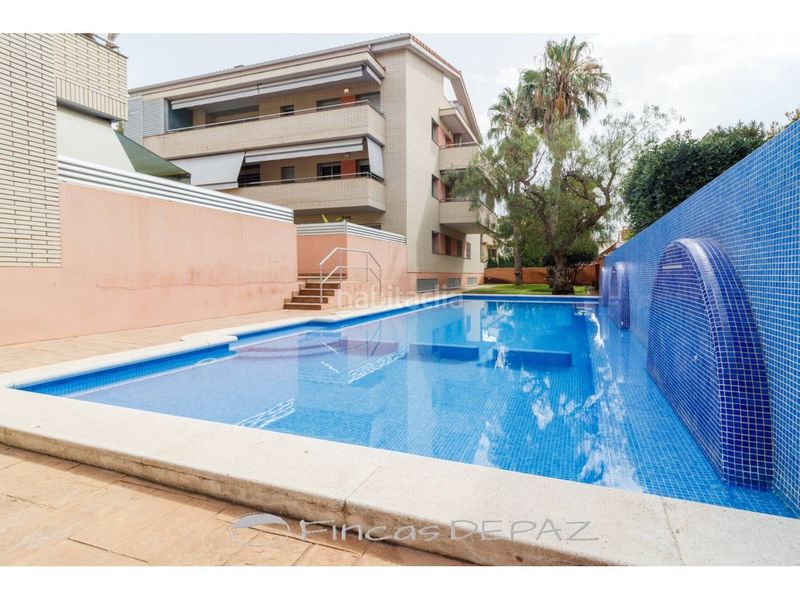 Foto b56cb48d-a0b6-456e-a0e0-0eb182eaed2a. Dúplex amb calefacció aparcament piscina a Baixador Castelldefels