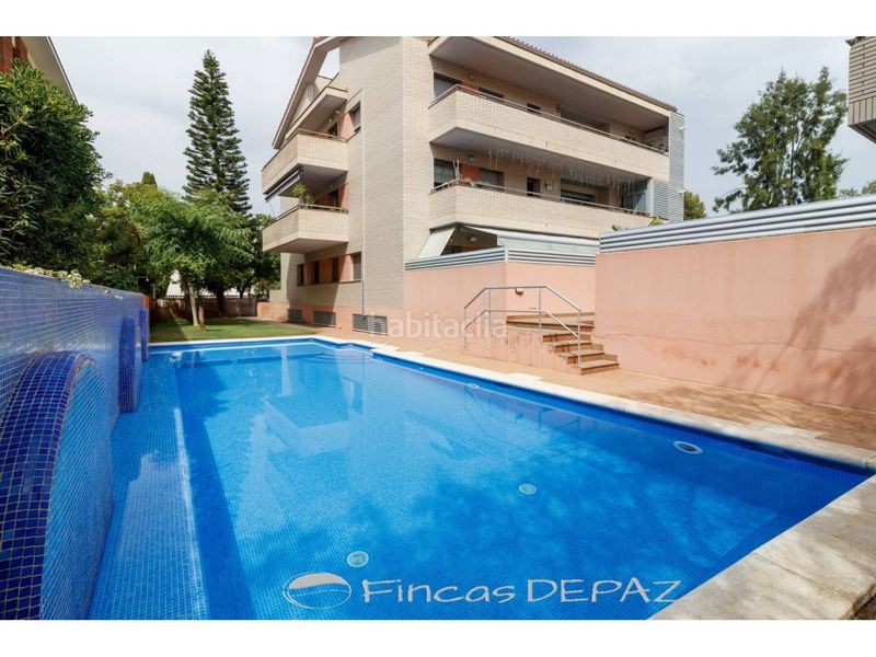 Foto f1fe34f8-f547-4b74-8c47-01a7a8c5dc76. Dúplex amb calefacció aparcament piscina a Baixador Castelldefels