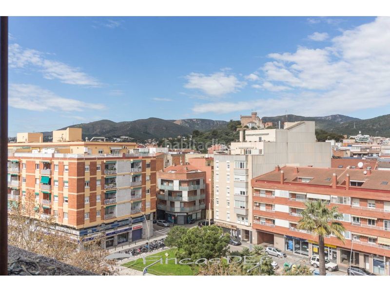 Foto bb5e0395-b9a0-45ce-970c-fb7cc9965368. Àtic amb calefacció aparcament piscina a Centre Castelldefels