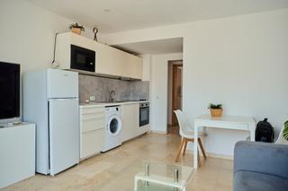 Appartement  Carrer ricardo curtoys gotarredona. Apartamento a 50 metros de la playa y a pie de todos los servici