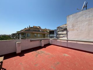 Flat  Carrer miquel capllonch. Tu primer hogar te espera entre cas capiscol y camp redó!