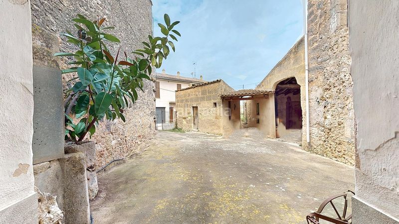 Foto 25da9f4f-203f-44ef-8ae9-352efb0ca13e. Casa amb aparcament a Santa Eugènia
