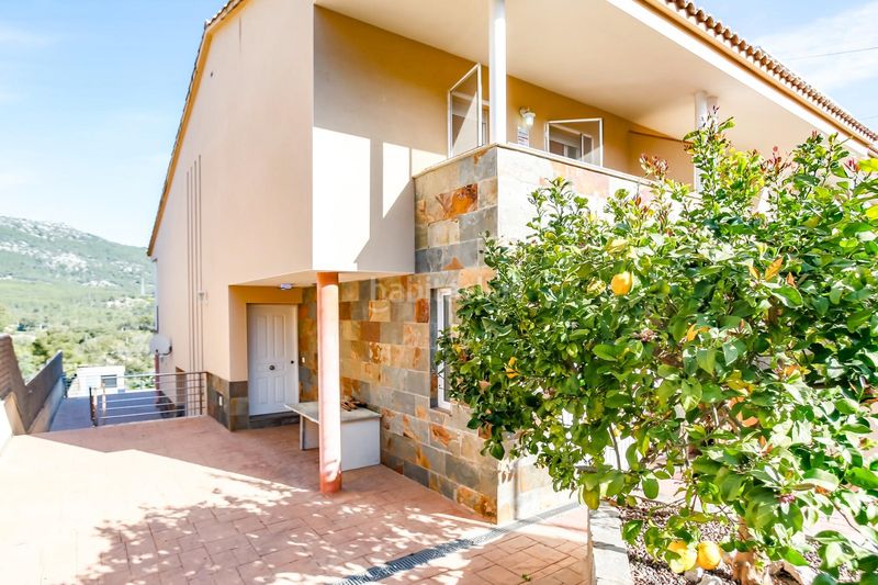 Foto 27c402ac-fb1e-4bd5-9e96-f48948177972. Casa adossada amb calefacció aparcament piscina a Canyelles