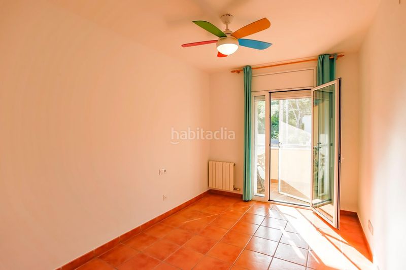 Foto 584f8ca2-9877-4c6a-a70c-f4d8eb632bb0. Casa adossada amb calefacció aparcament piscina a Canyelles