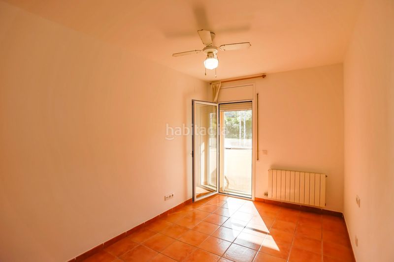 Foto b58e1299-e19a-4e43-b36d-437dbe3e02dd. Casa adossada amb calefacció aparcament piscina a Canyelles