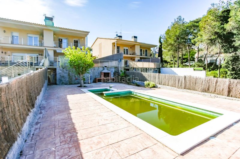 Foto b7ad3953-e84e-45cd-a540-cf0f49f0ebf2. Casa adossada amb calefacció aparcament piscina a Canyelles