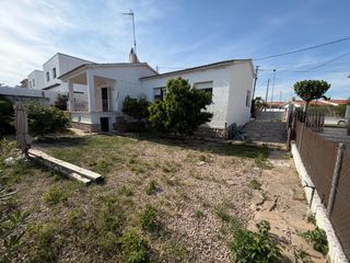 Casa  Avenida acacies. Casa independiente de una sola planta con parcela en banyeres de