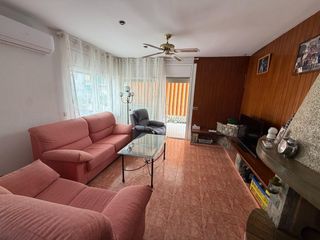 Casa adosada  Avenida alemanya. Vivienda adosada de 3 plantas con garaje , 4 habitaciones , ampl
