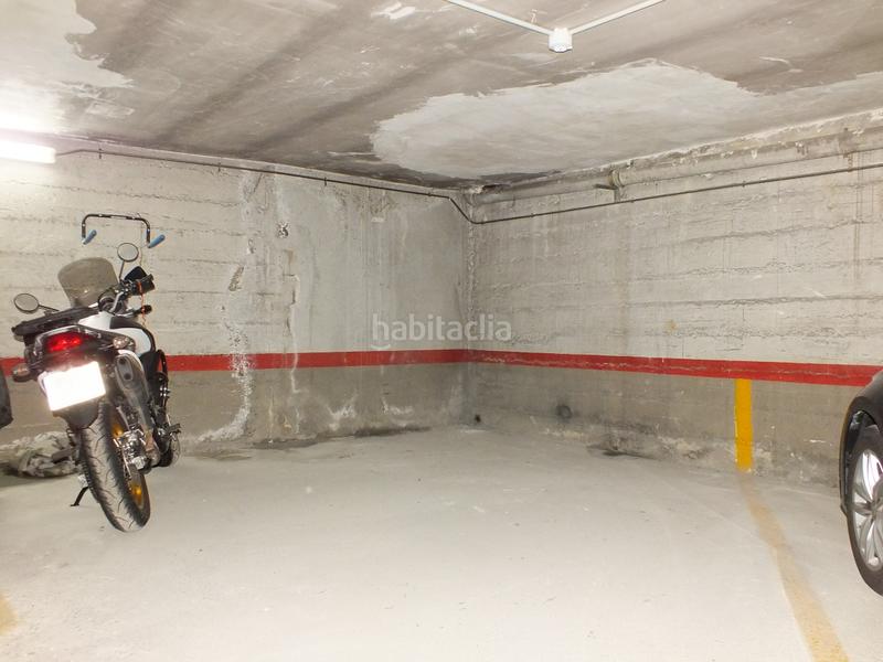 Foto 76083c17-6e6a-40c1-9881-b7a0a8125c71. Autoparkplatz in Centre Vic
