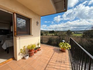 Appartement à Santa Eugènia de Berga. Un piso espacioso, luminoso y lleno de vida en un entorno tranqu
